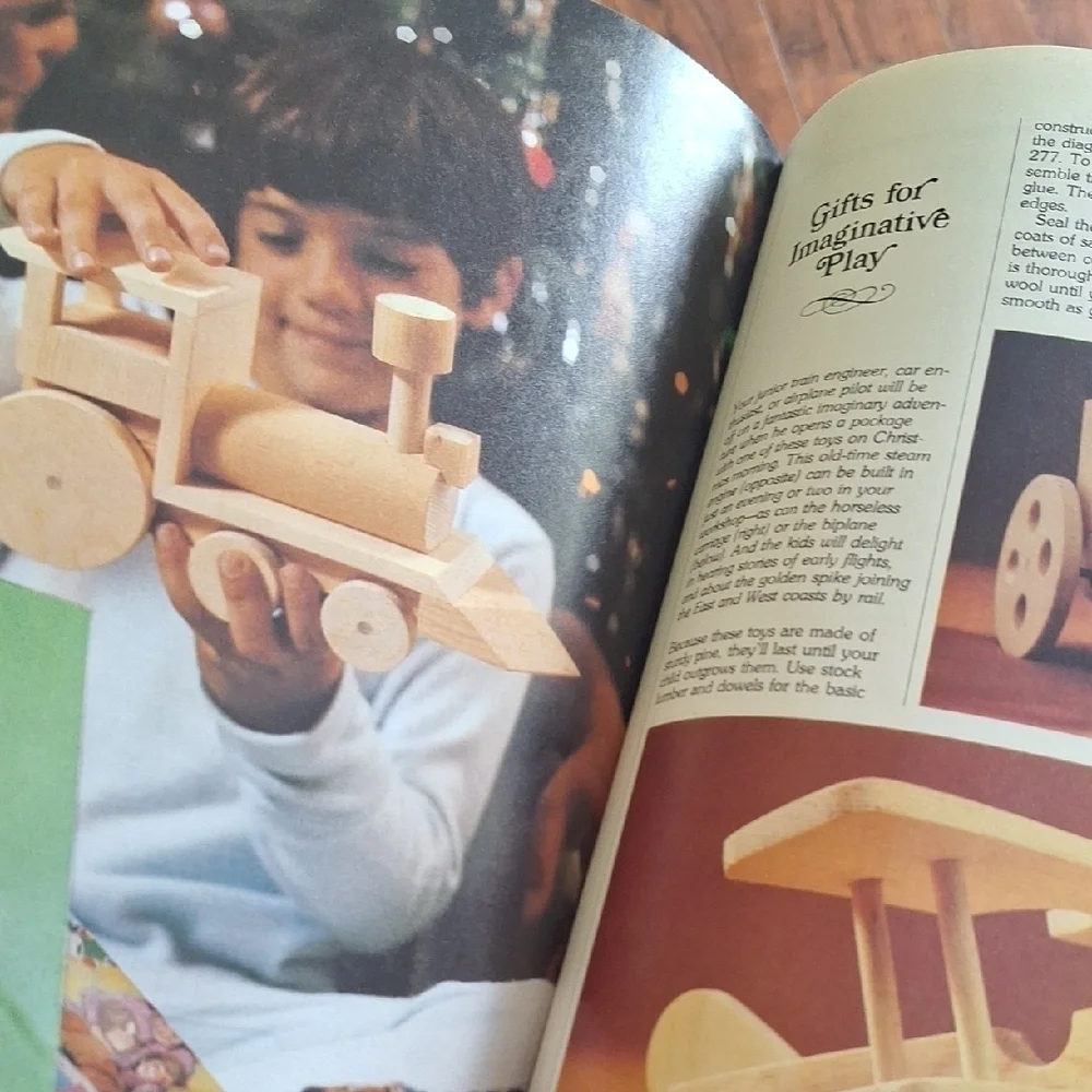 Treasury of Christmas Crafts & Foods Book